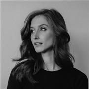 Traductora, con experiencia en la enseñanza de idiomas, ofrece clases de inglés, francés y rumano hasta los niveles B1/B2.